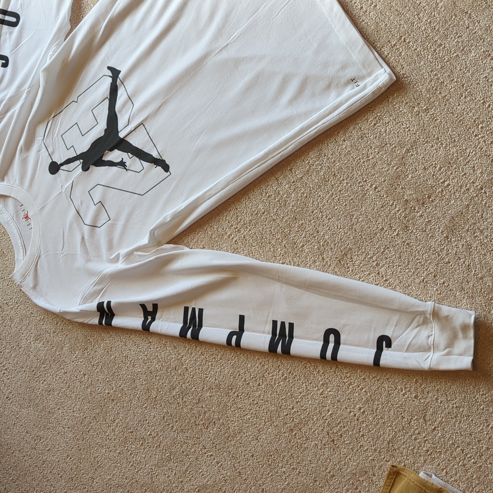 Jordan Premium Tee - Picture 2 of 5